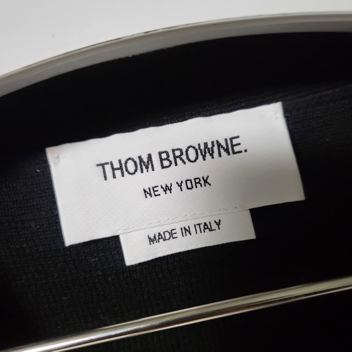 [새상품급/3 size]톰브라운 사선완장 밀라노 스티치 가디건 블랙 상품이미지4