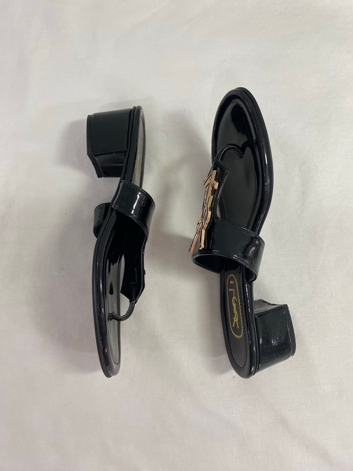 생로랑 YSL 카산드라 페이턴트 레더 샌들 235 <23> 상품이미지3