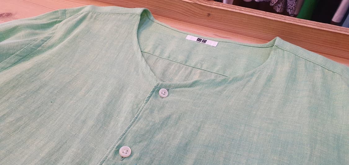 77.Uniqlo 린넨 브이넥셔츠(엘로우그린) 상품이미지3