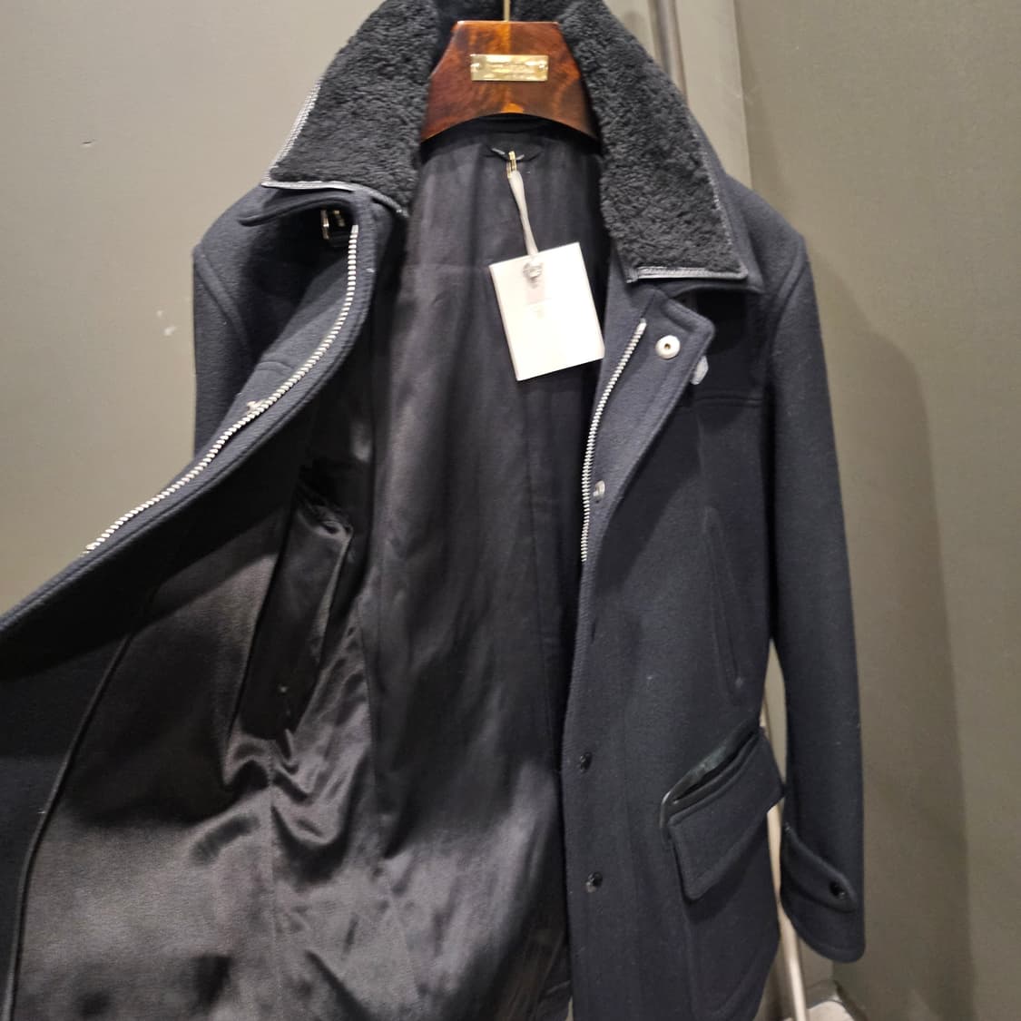 톰포드 쉐어링 레더트리밍 칼라 멜튼 울 드라이빙 신상 코트 상품이미지6