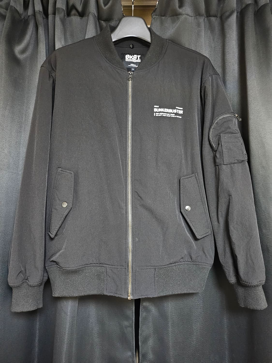 벙커버스터 / 마원 / 100사이즈 / 남자

MA-1 상품이미지1