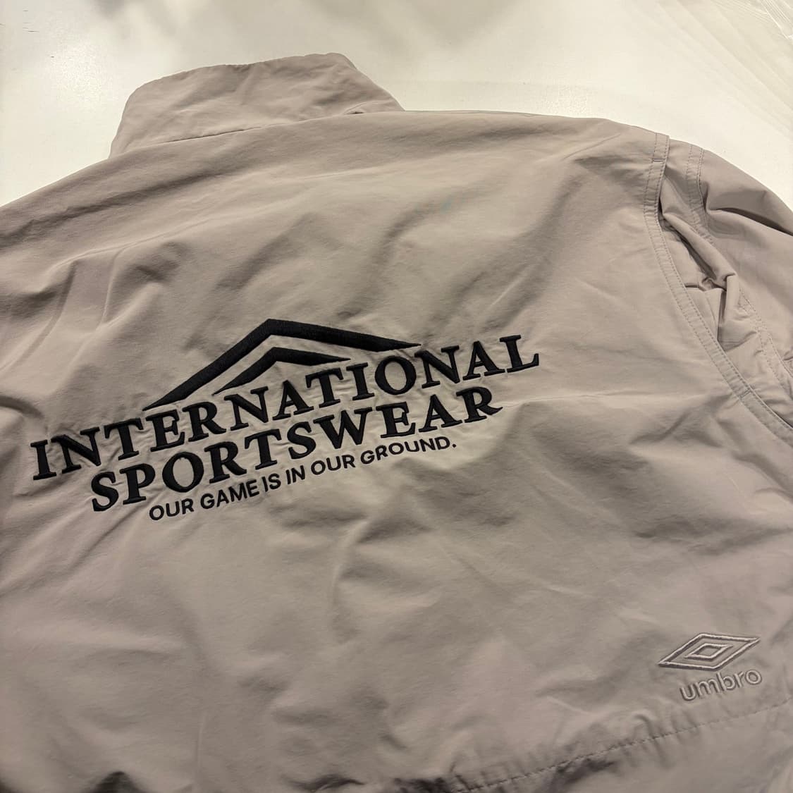 [105] 엄브로 인터내셔널 스포츠웨어 바람막이 그레이 B333 상품이미지9