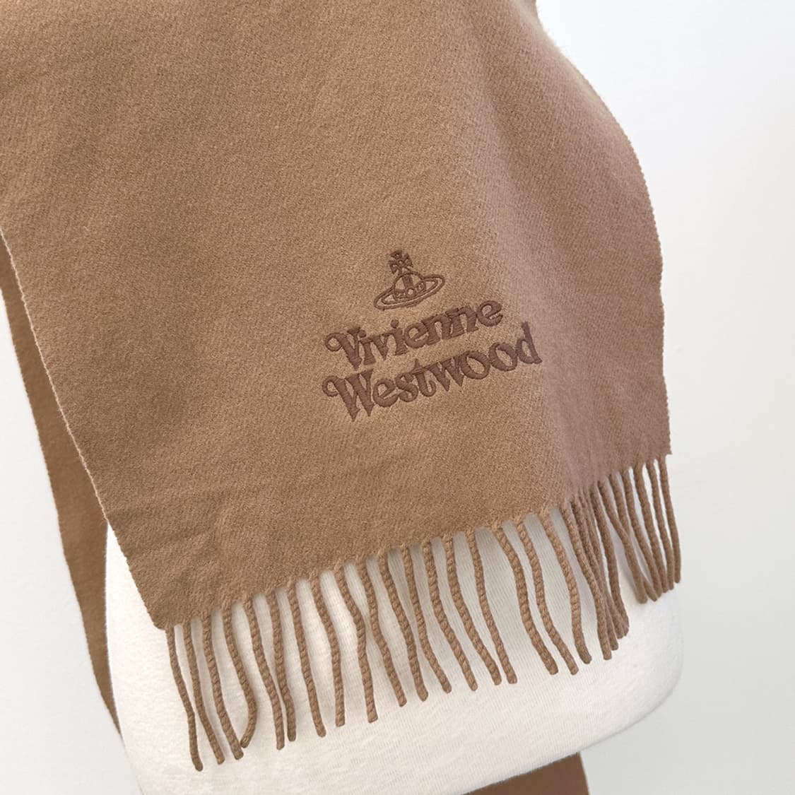 비비안웨스트우드 라나울 100% 머플러 목도리 카멜 베이지 공용 상품이미지3