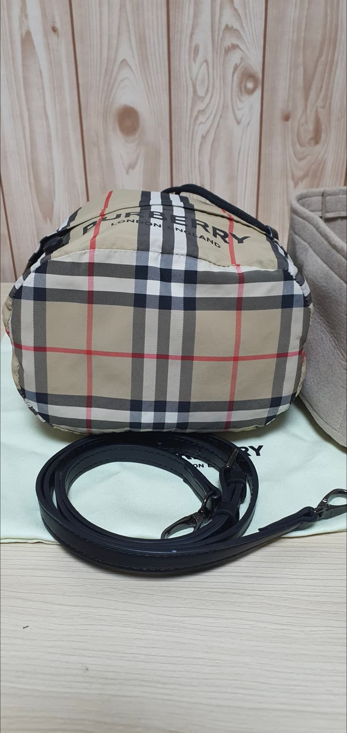 버버리 포이베 버킷백/크로스백 새상품급 정품(감정O) 상품이미지9