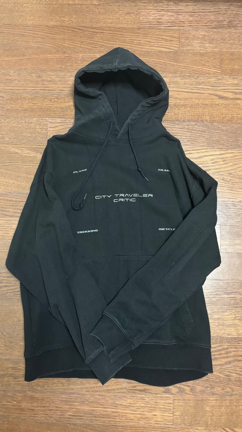 크리틱 N.E.W.S 후드티 블랙 상품이미지1