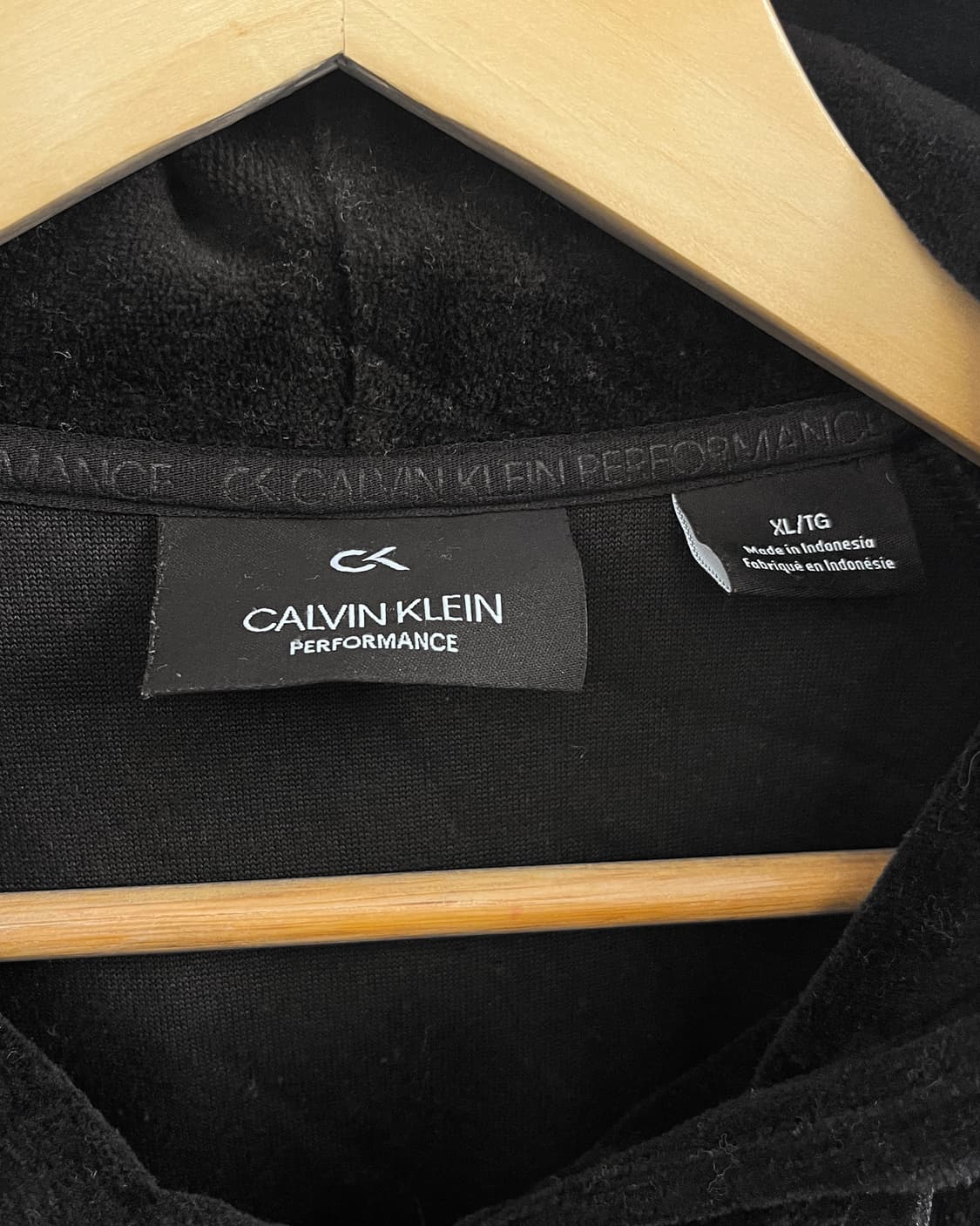 캘빈클라인 자수로고 벨벳 후드집업 블랙  상품이미지9