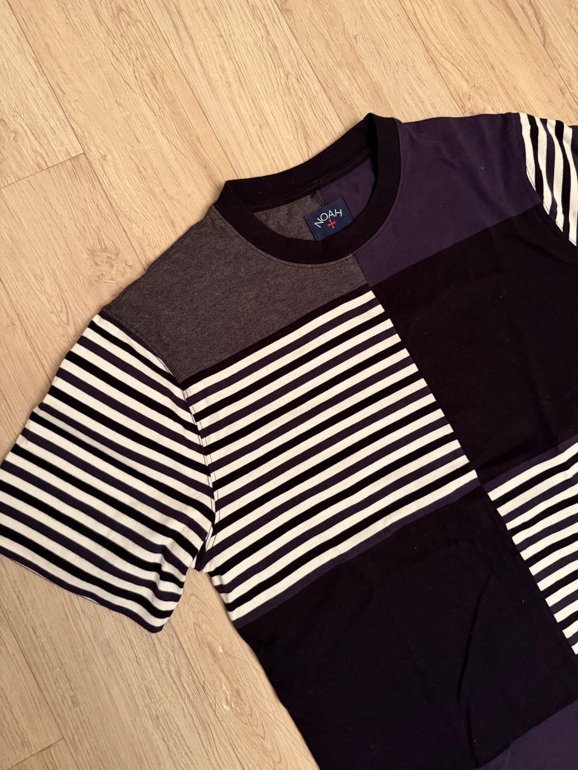 Noah Navy & Black Patchwork 반팔티 상품이미지2