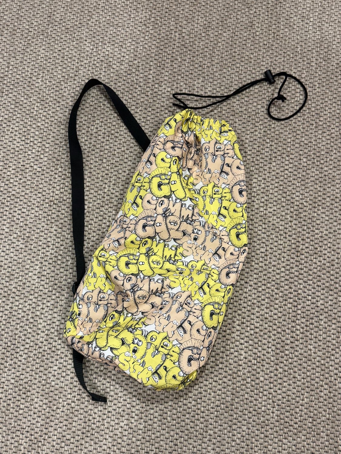 꼼데가르송 X 카우스 드로우 스트링 크로스 바디 백 상품이미지1