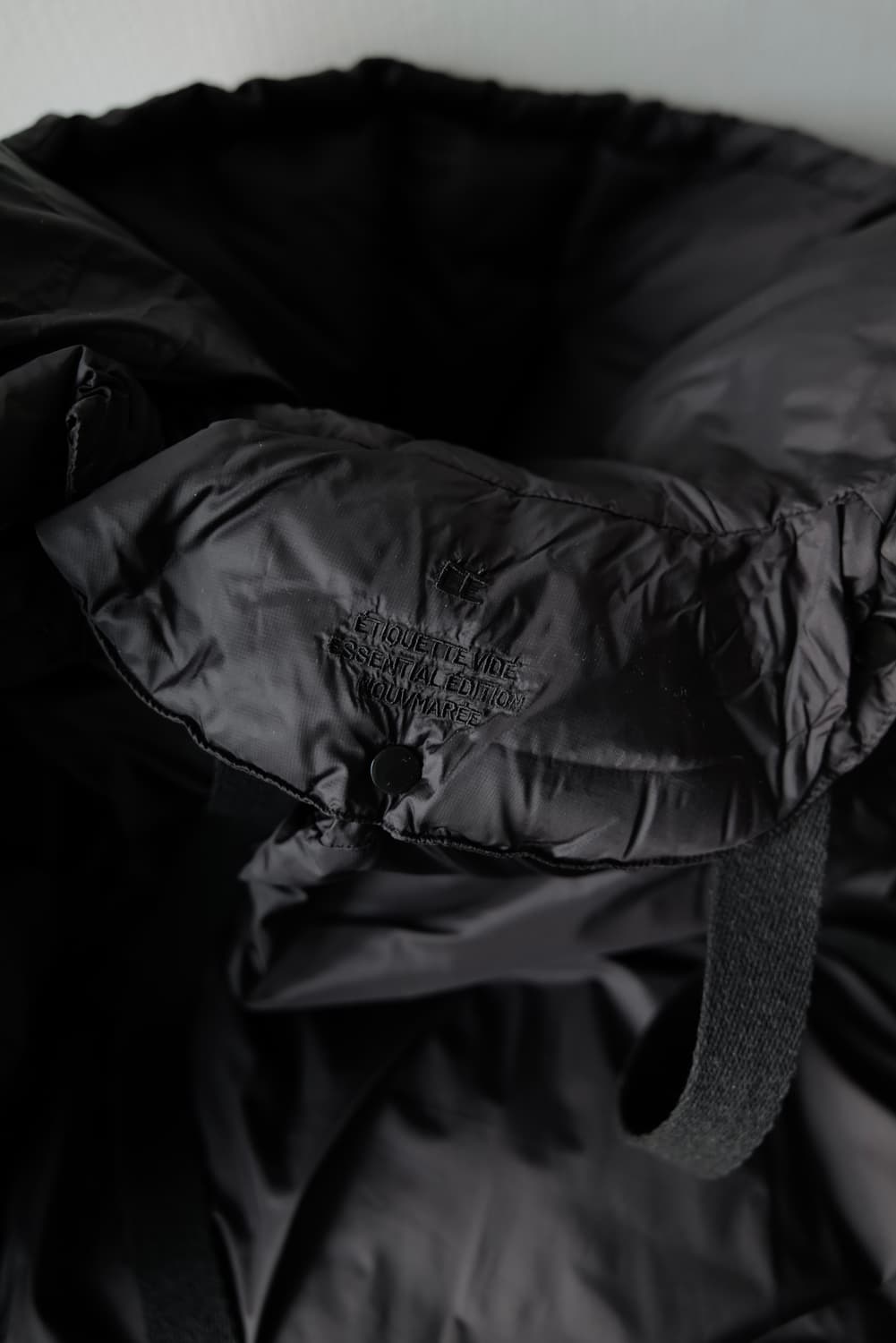 (봉태규님) 누마레 EE 레귤러 블랙 패딩 상품이미지4