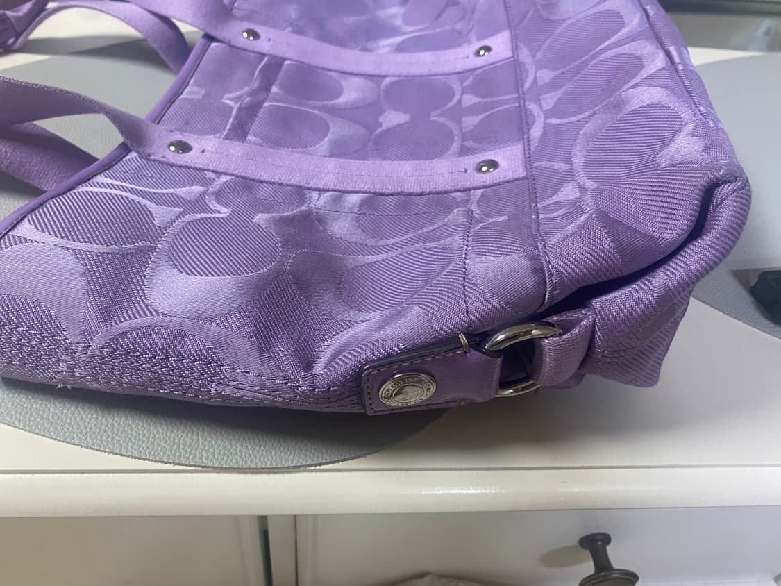 코치 라벤더색상 중대형백  상품이미지3