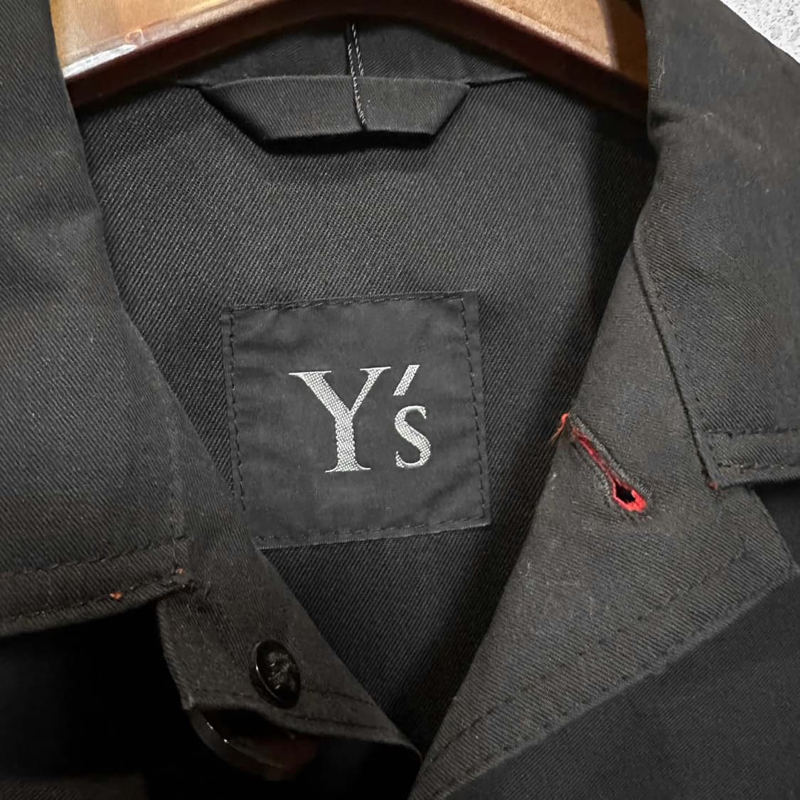 요지 야마모토 하프 트렌치코트 카라넥 플랩포켓 레드안감 디테일 블랙 상품이미지5