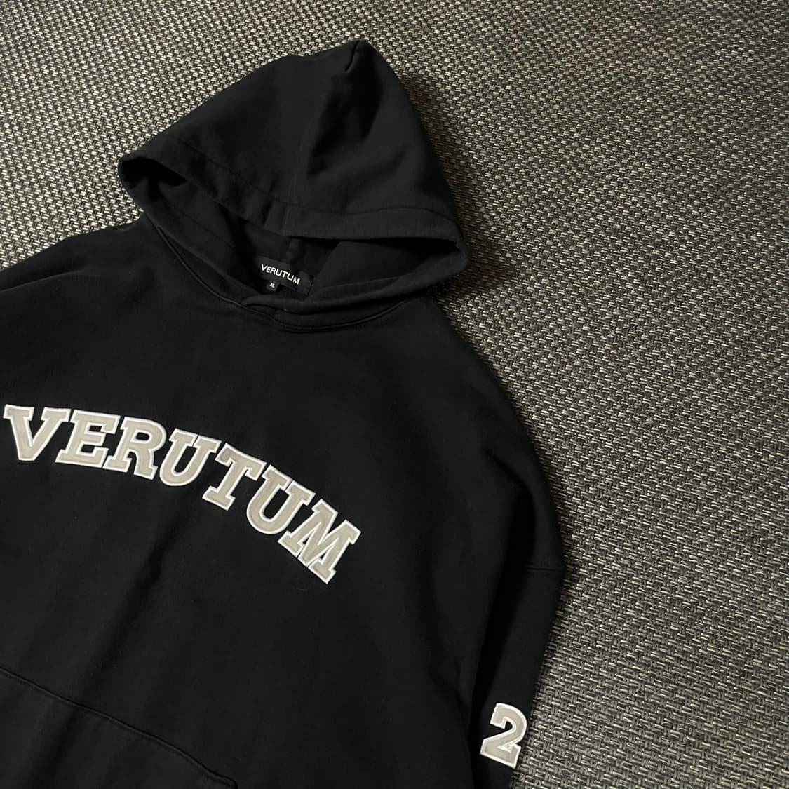 베루툼 블랙 로고패치 후드티 XL 상품이미지5