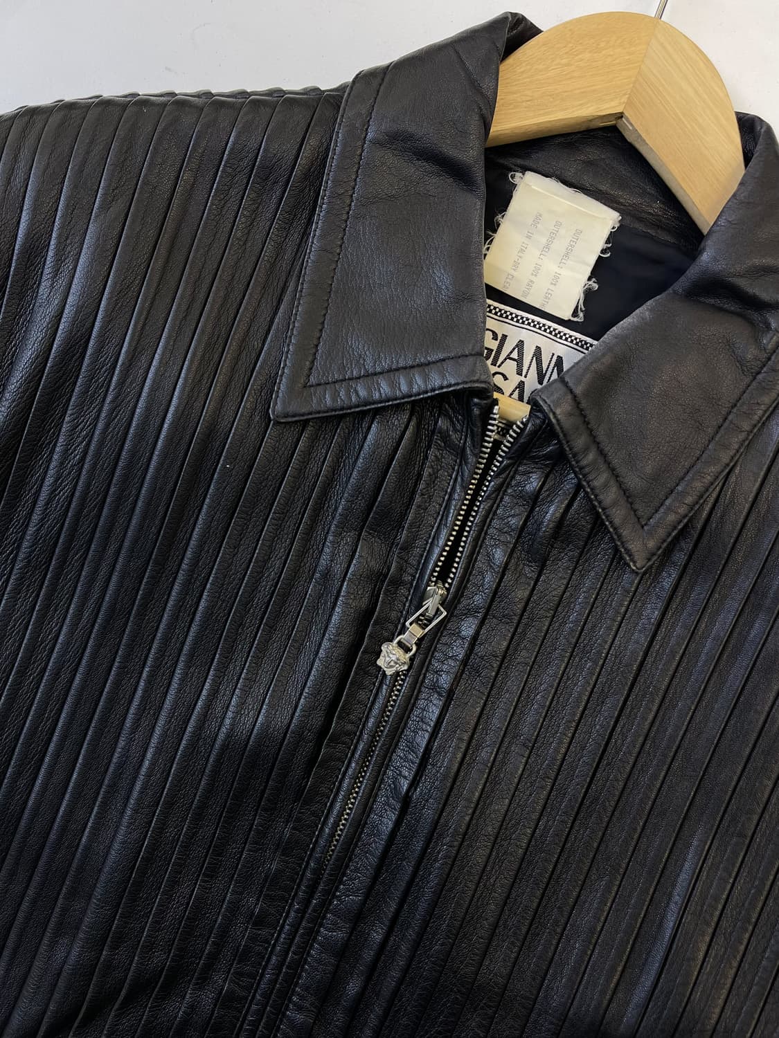 지아니 베르사체 8-90s 플리츠 레더 자켓 상품이미지6