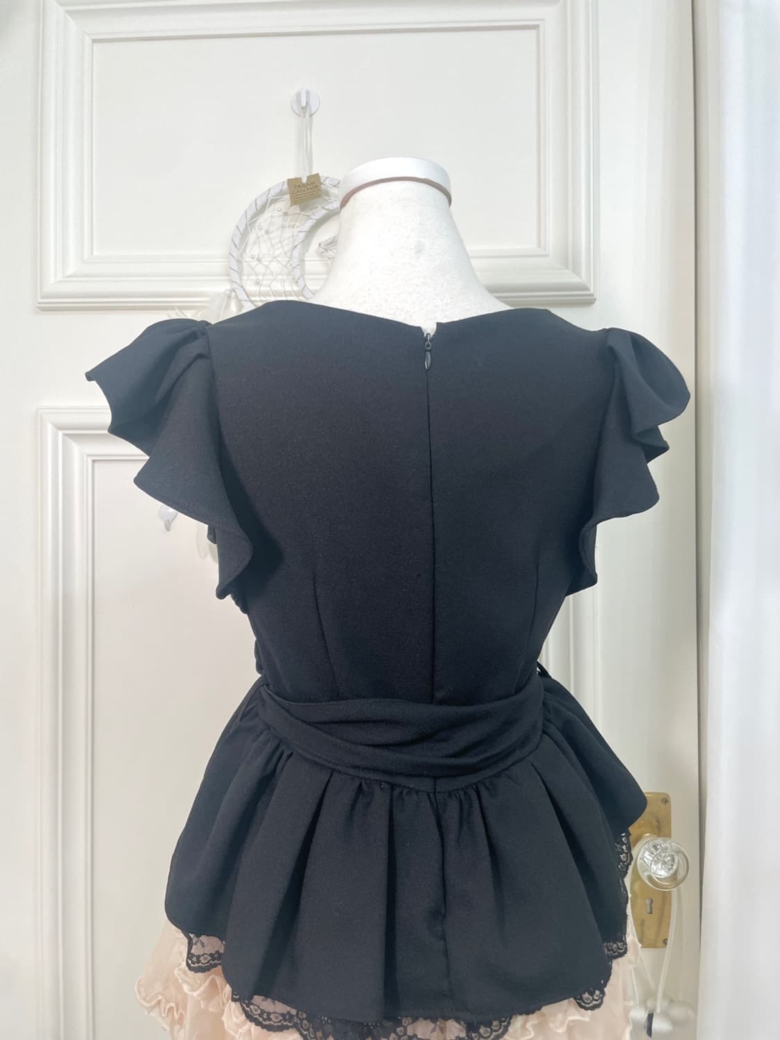 black ruffle lace trim belt blouse 상품이미지4