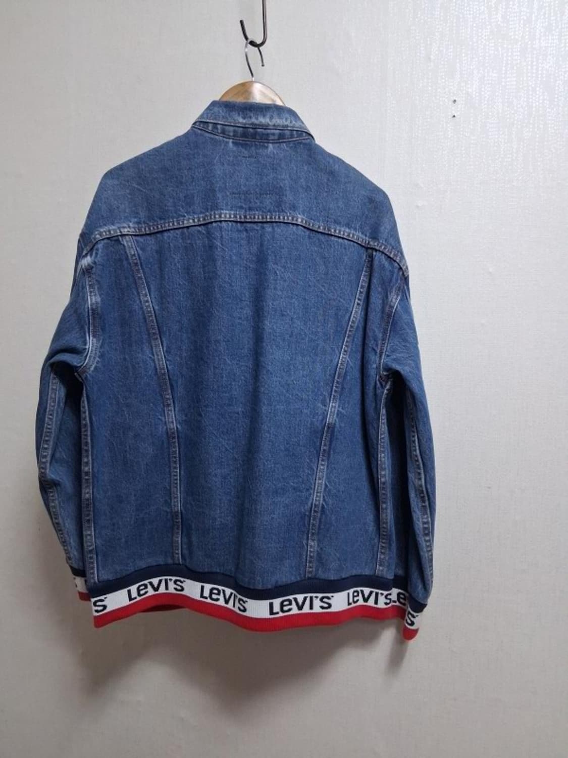 리바이스 여성 프리미엄 데님 청쟈켓 오버핏 5566 S 상품이미지2