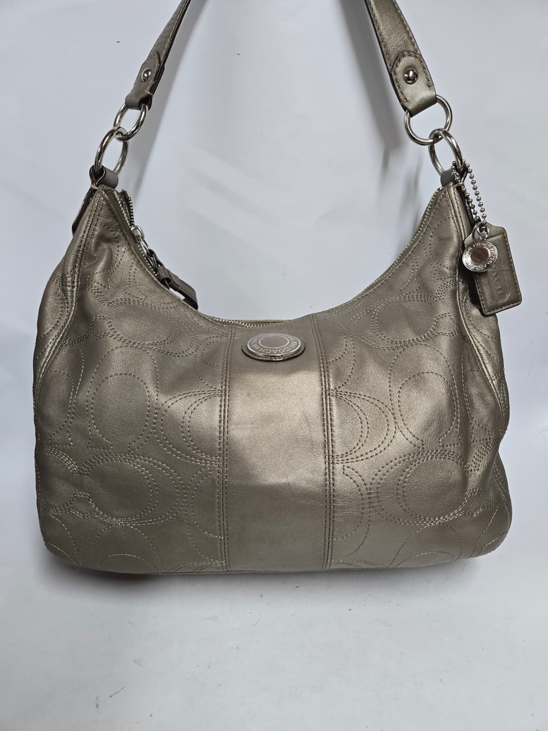 코치 시그니처 숄더백 골드 상품이미지1