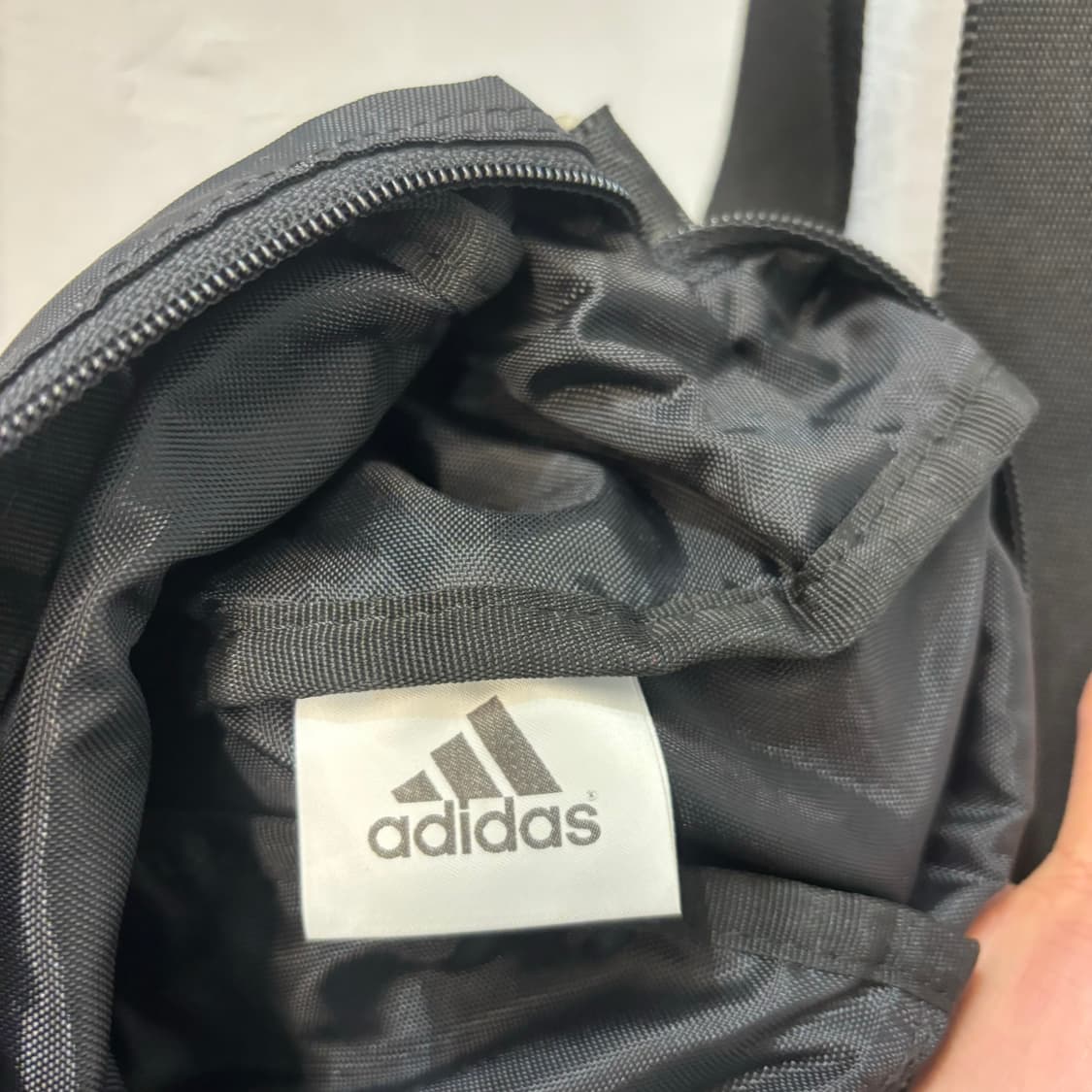 00s 아디다스 올드스쿨 빈티지 블랙 크로스백 OS 상품이미지7