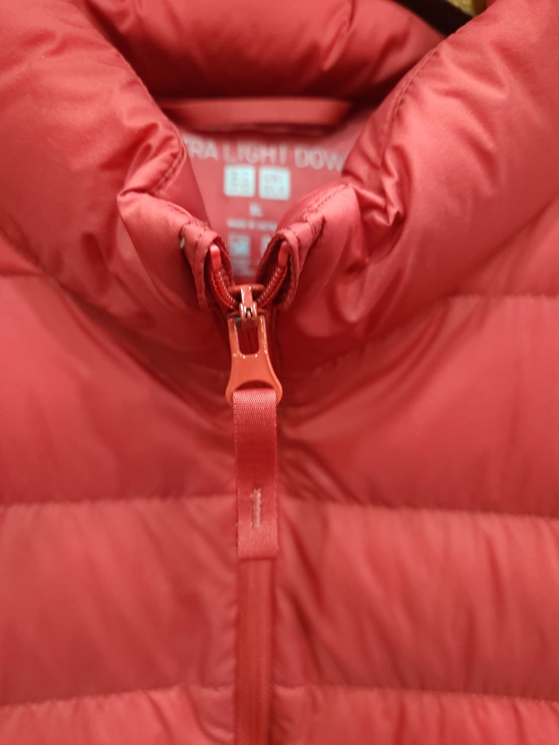 유니클로 울트라라이트 오리털 경량 패딩 
​
 상품이미지3