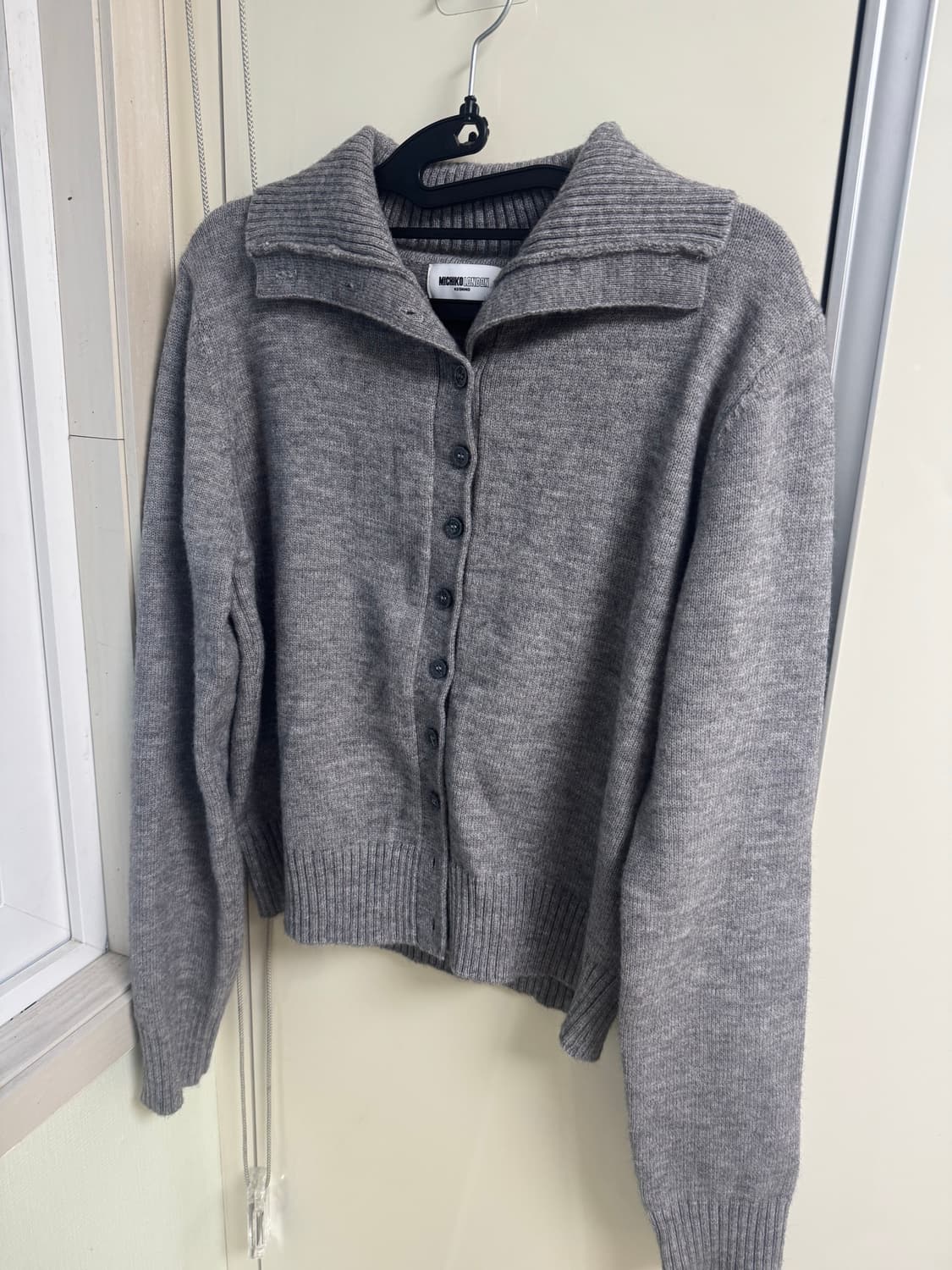 미치코런던 하이넥 버튼 가디건 그레이 상품이미지3