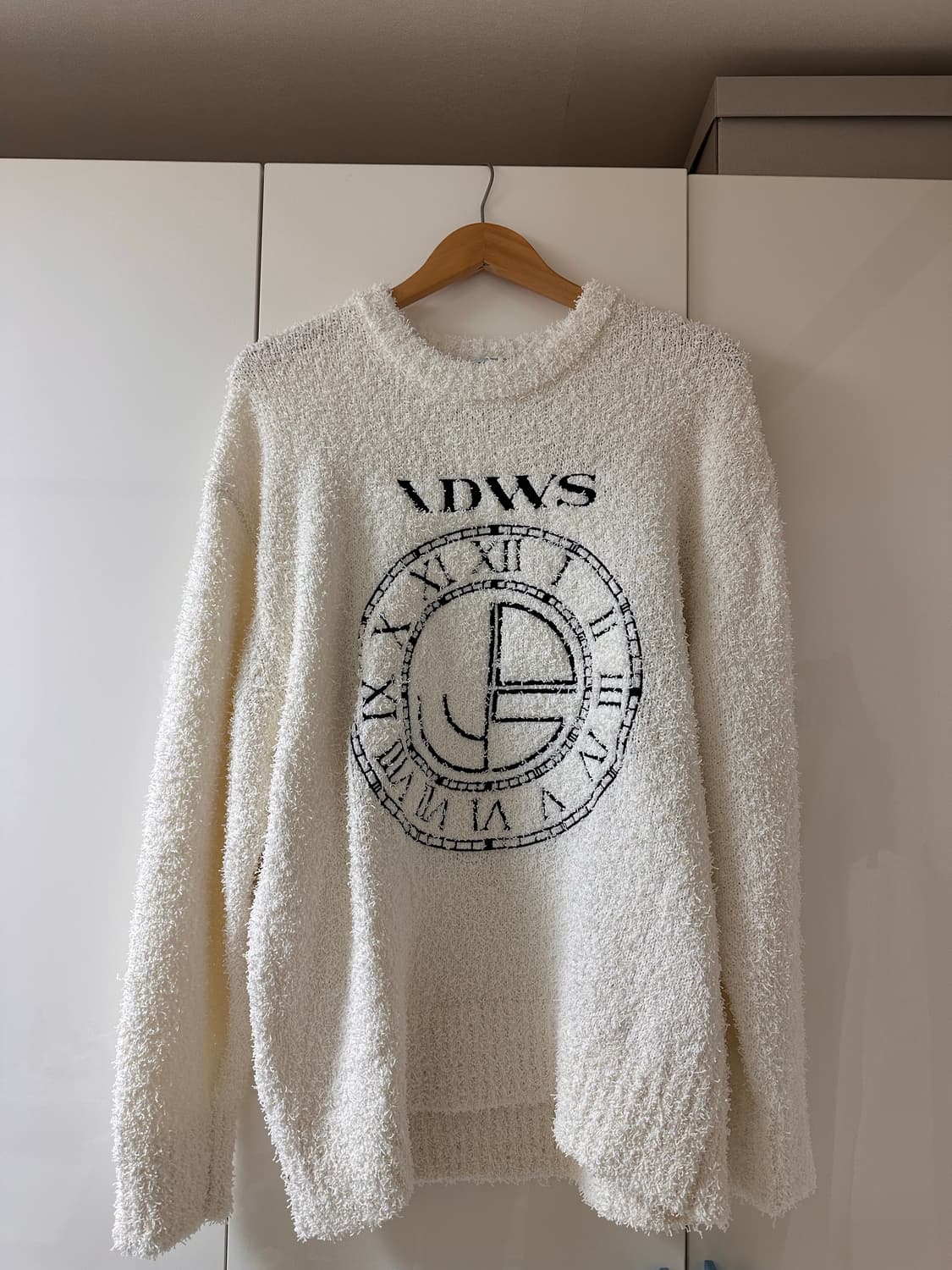 [새상품] 아이돈워너셀 IDWS 타임로고 니트 아이보리 상품이미지1