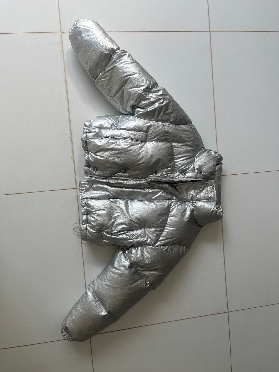 밀로우먼 커브드 숏 푸퍼 자켓 패딩 실버 상품이미지5