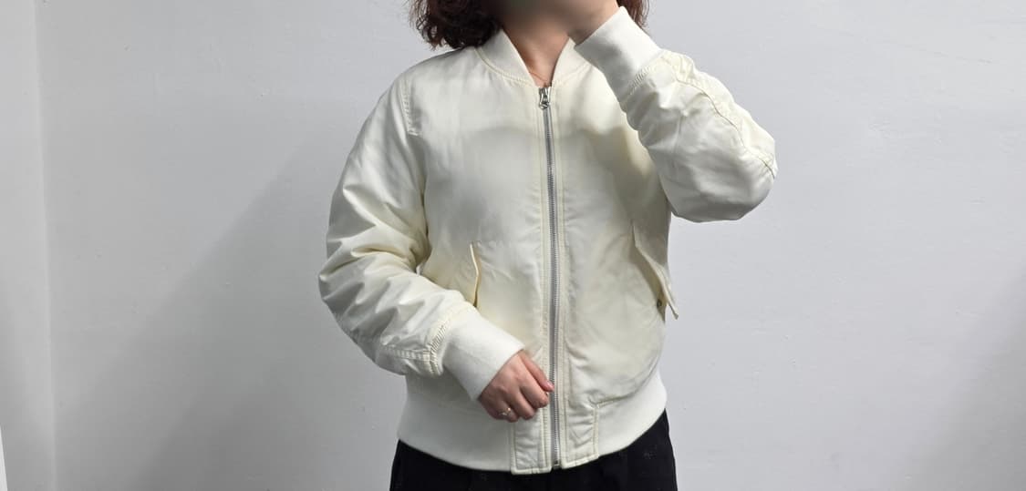 [프립]유니클로 여성 MA-1 블루종 봄버 자켓 (화이트/아이보리) 상품이미지2