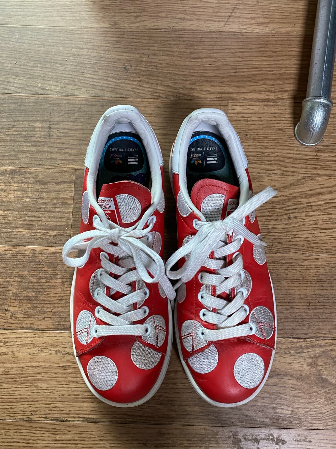 아디다스x퍼렐윌리엄스 폴카닷 스니커즈 상품이미지3