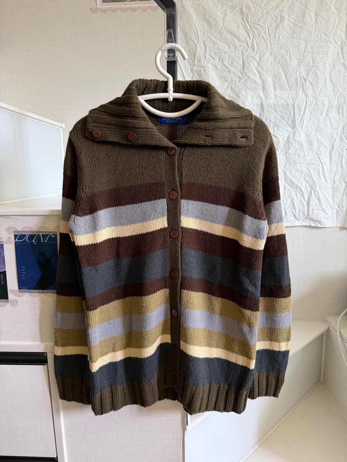 버튼 디테일 스트라이프 니트 상품이미지1