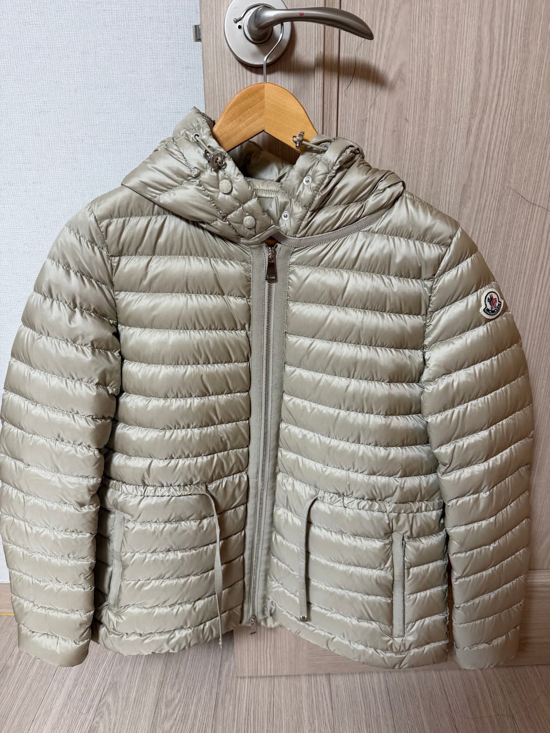 몽클레어 라이에 베이지 상품이미지1