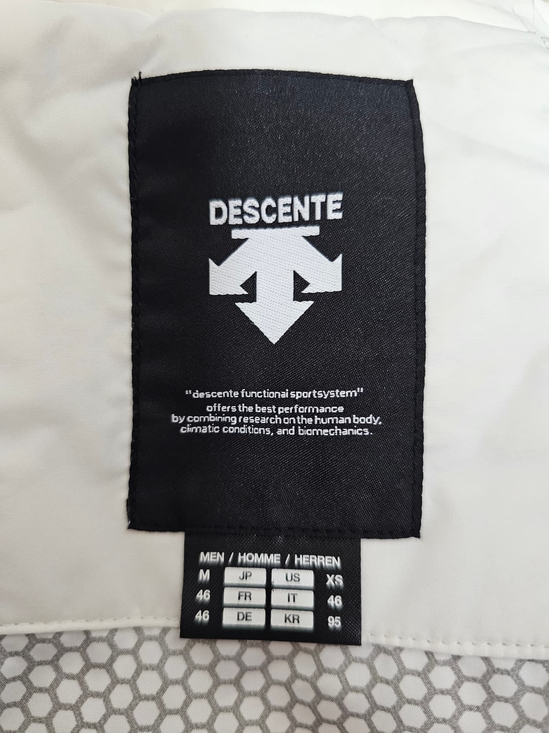 데상트 후드 덕다운 패딩조끼 95 상품이미지3