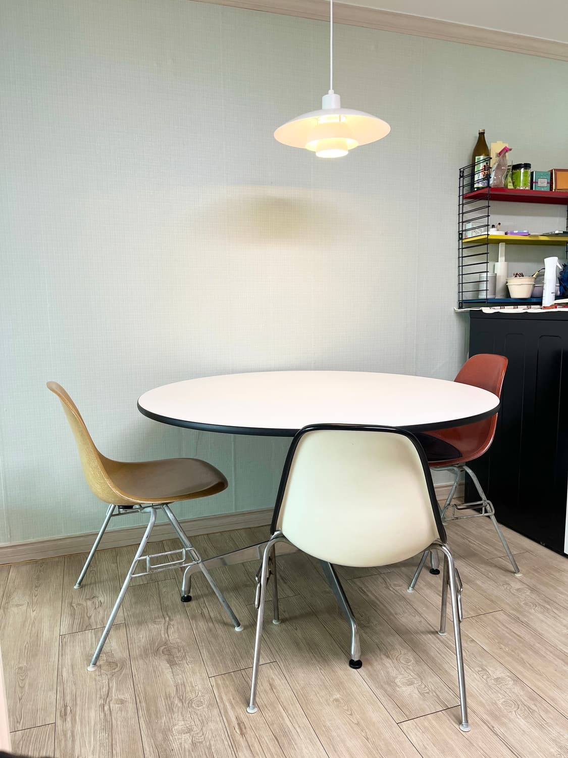 허먼밀러의 Eames 컨퍼런스 & 다이닝 테이블 121cm 상품이미지2