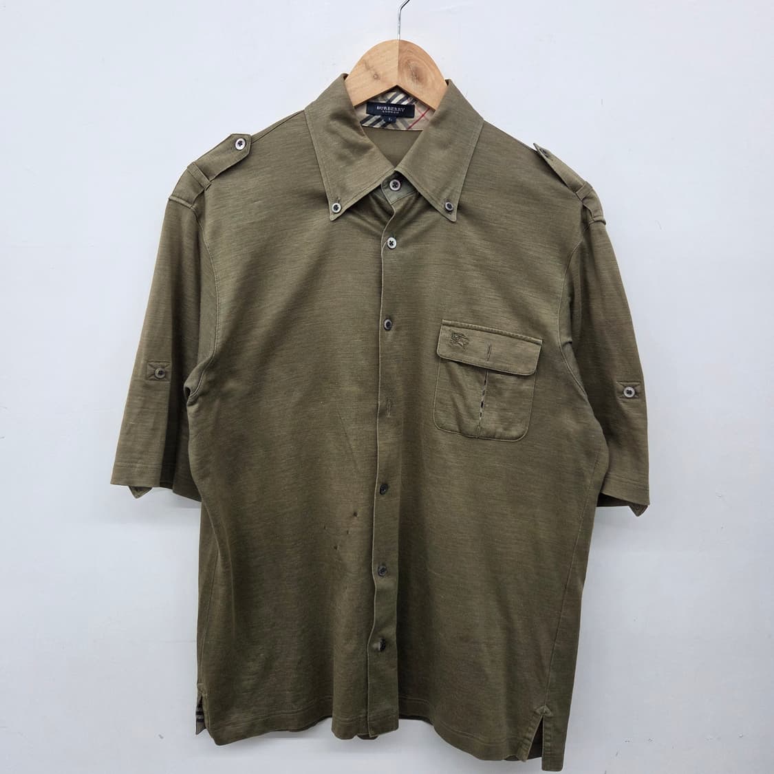 버버리 카키색 반팔 셔츠 상품이미지2