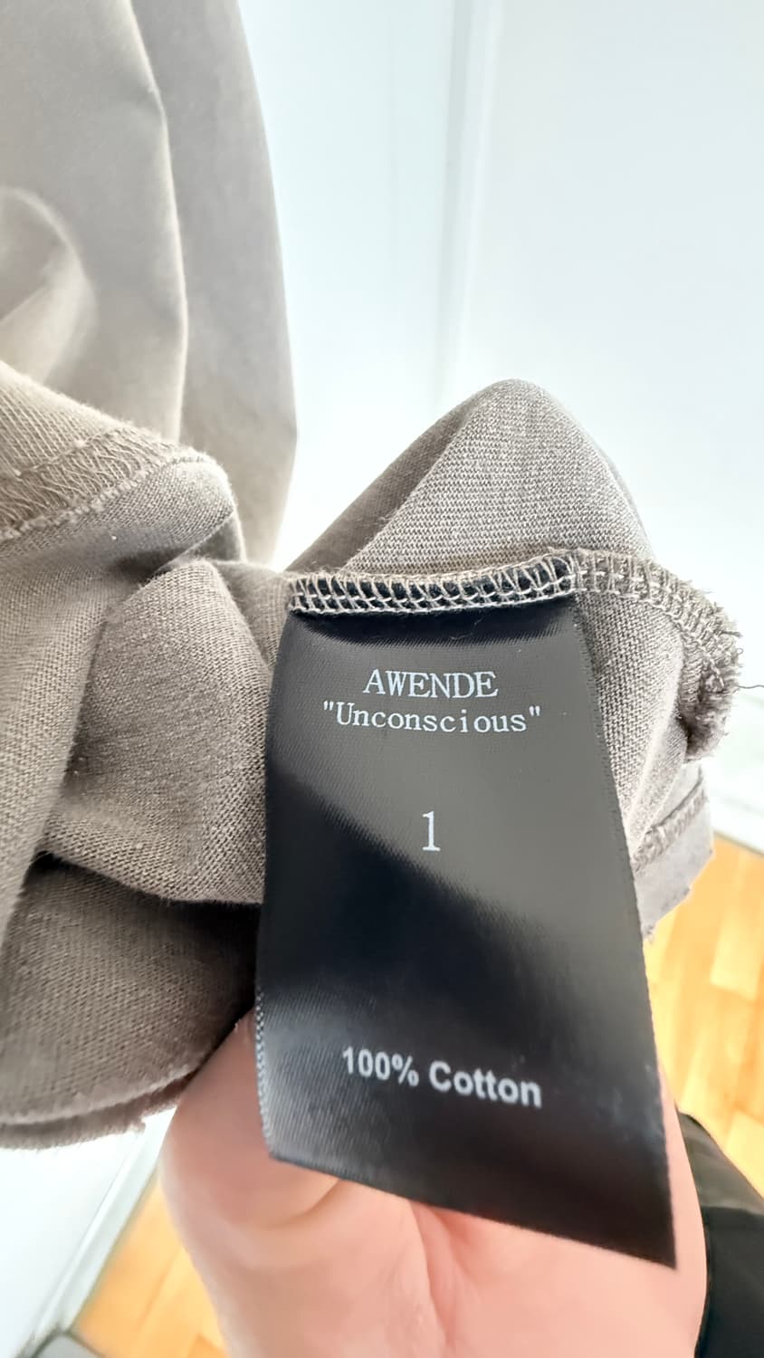 어웬드 레드 베일 티셔츠 차콜 상품이미지3