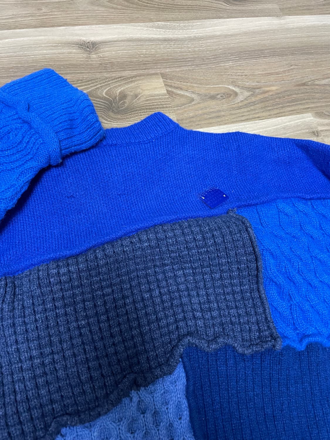 자라 x 아더에러 패치워크 오버사이즈 스웨터 블루 상품이미지5