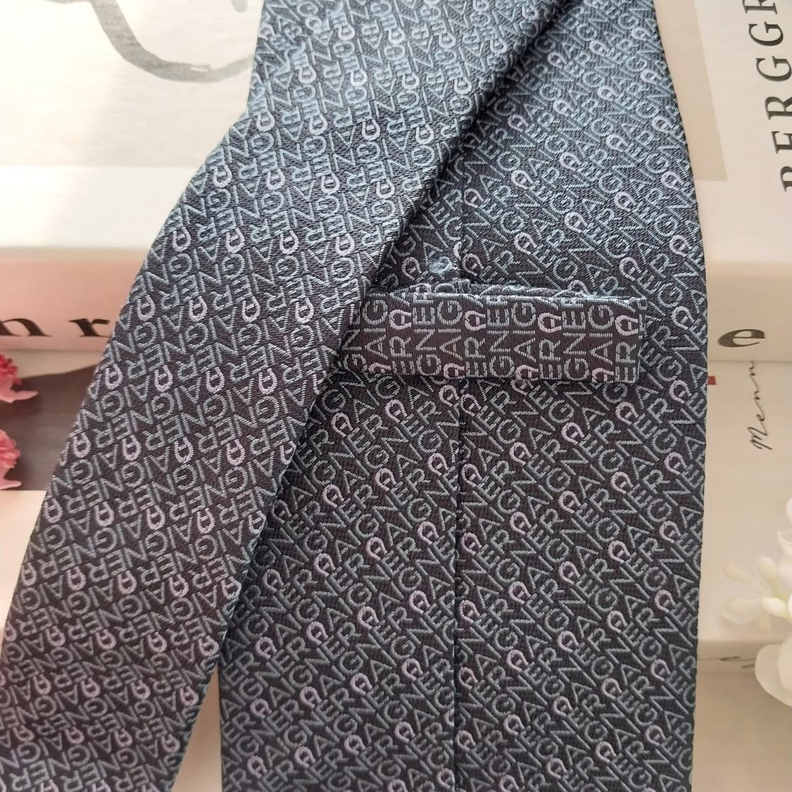 아이그너 실크 네이비 로고 패턴 넥타이 9cm A등급 K1431
 상품이미지6