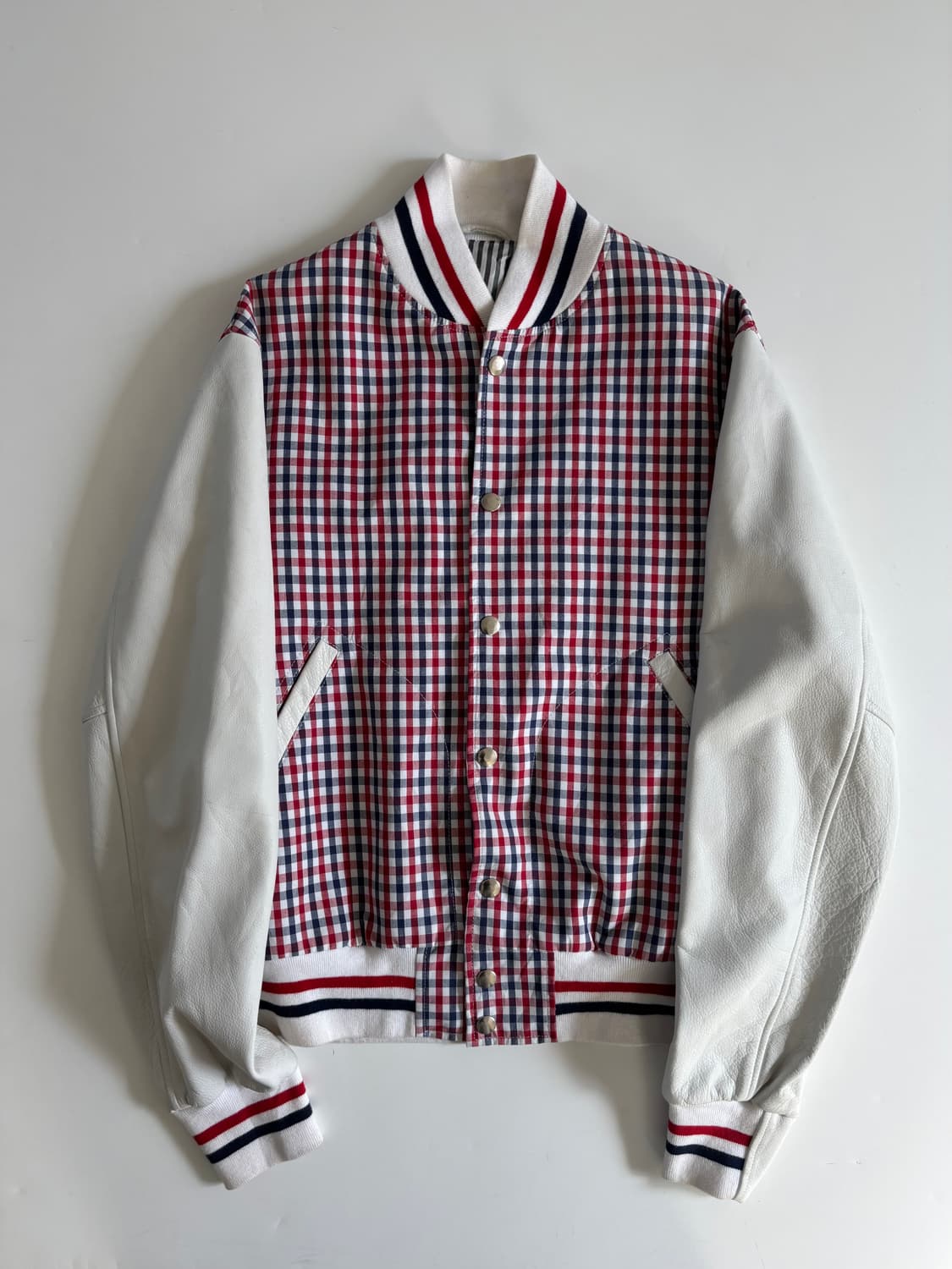 THOM BROWNE 톰브라운 체크 레더 스타디움 자켓 상품이미지4