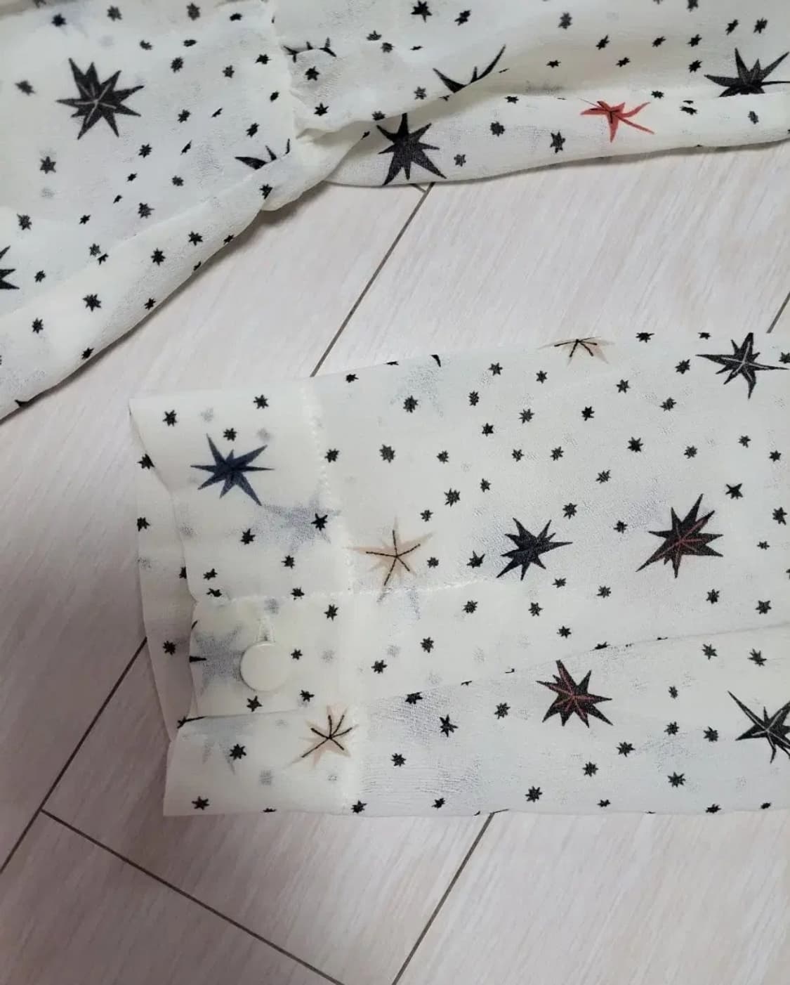 급처새상품!LIST리스트 생로랑느낌 스텔라키홀넥 프린트블라우스 레니본st 상품이미지5