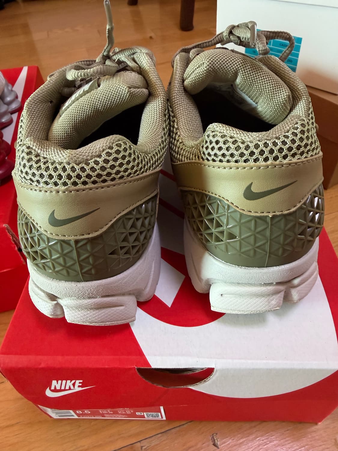 나이키 줌 보메로 5 뉴트럴 올리브 미디엄 올리브 상품이미지3