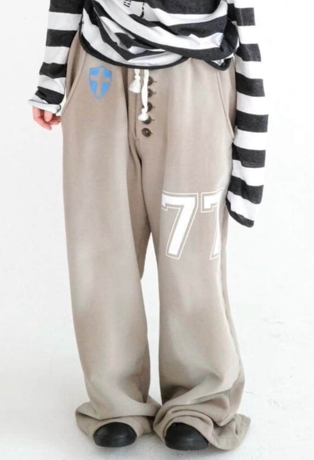 샵페어리 버튼 스웻 팬츠 코코아 상품이미지1