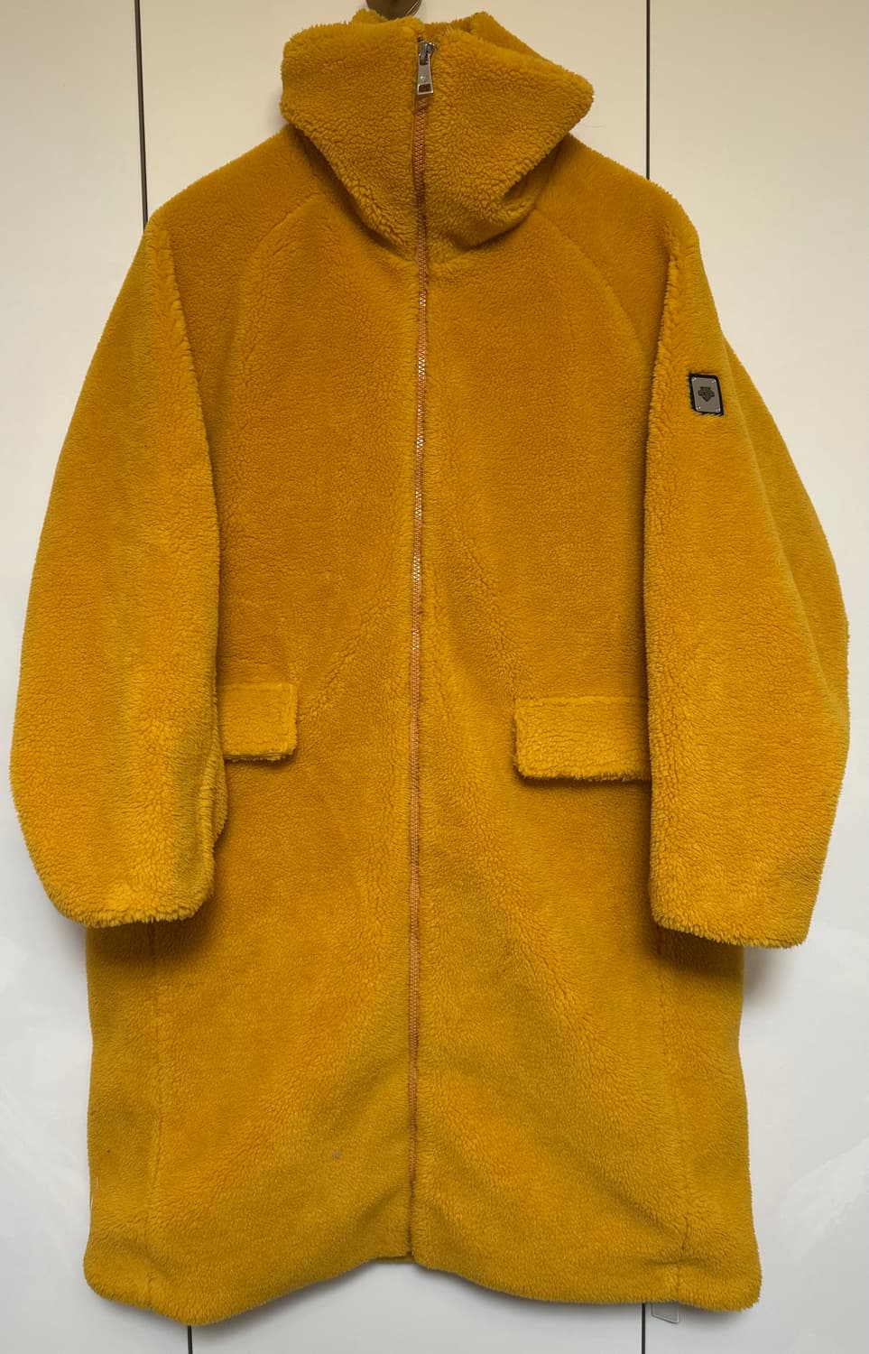 데상트 뽀글이 플리스 자켓 머스타드  상품이미지2