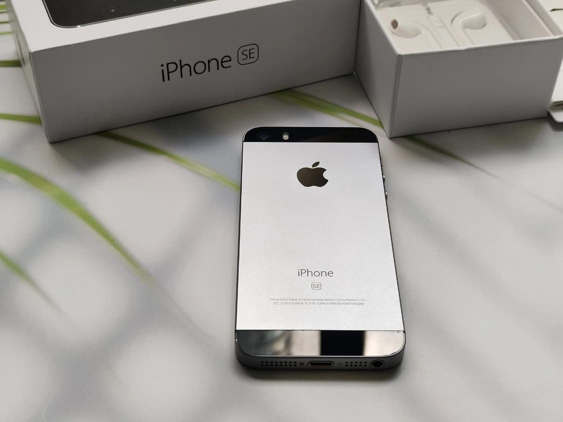 아이폰 SE 1 스페이스 그레이 64GB 팝니다 상품이미지4