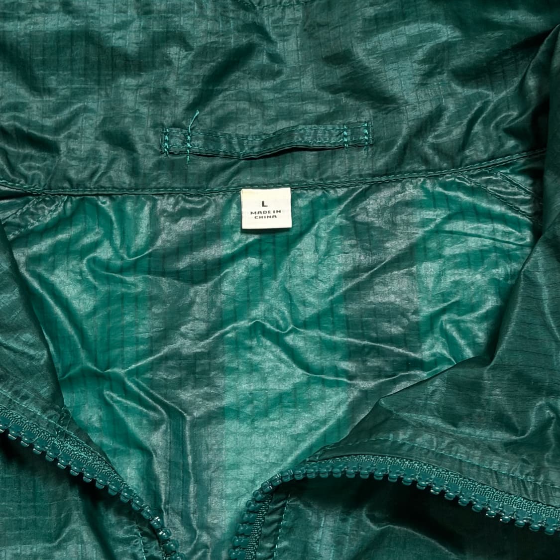 유니클로 U 포켓터블 트랙 탑 패커블팩 바람막이  상품이미지3