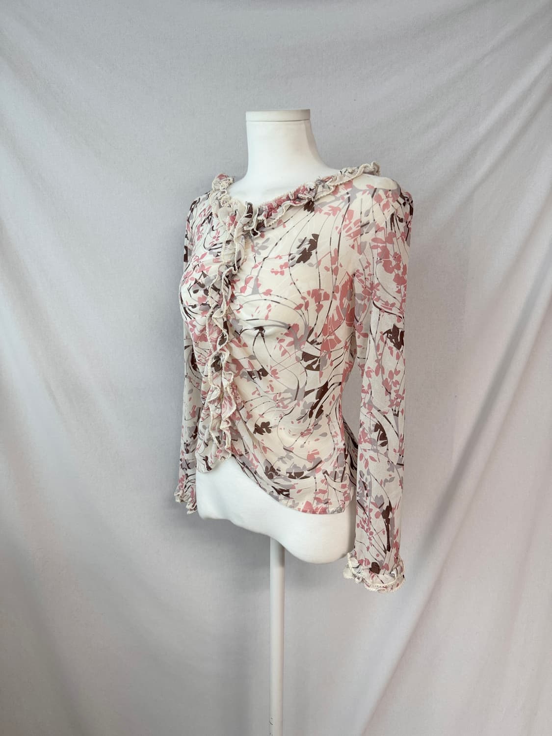 셔링 버튼 프릴 블라우스 상품이미지2