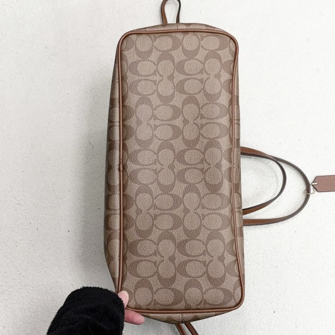 COACH 시그니처 드로우 스트링 캐리올 토트백 상품이미지5