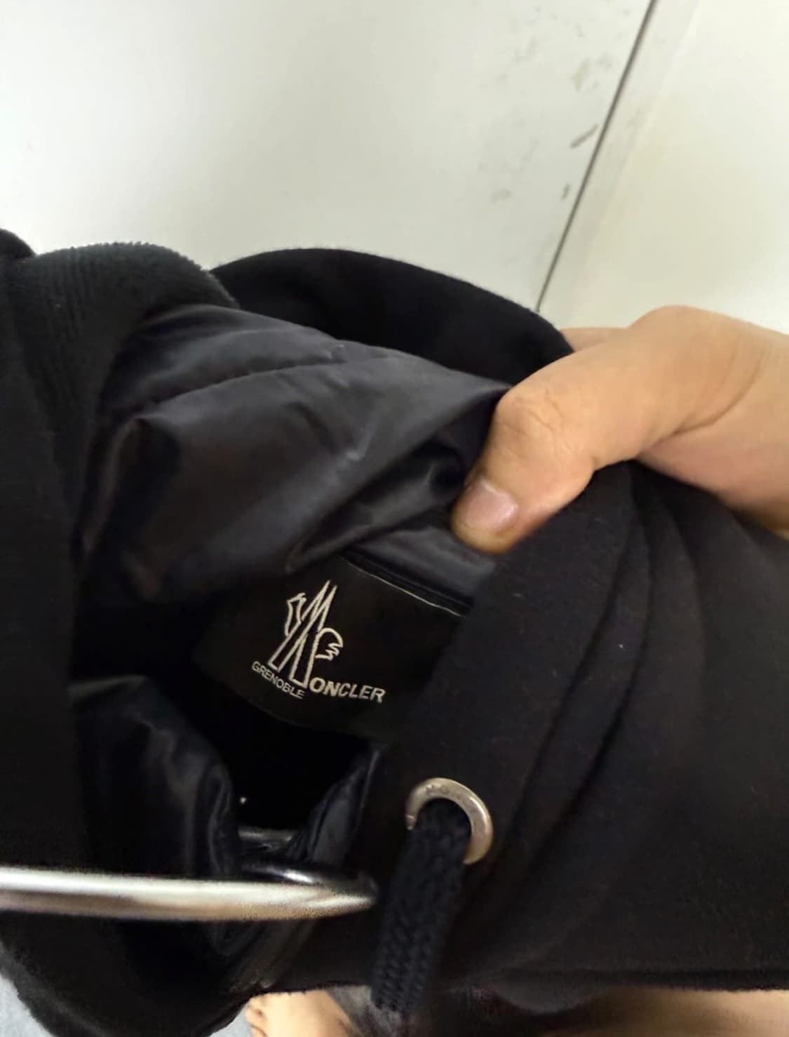 (정품) 몽클레어 그레노블 빅로고 후드티 M사이즈 판매합니다. 상품이미지2