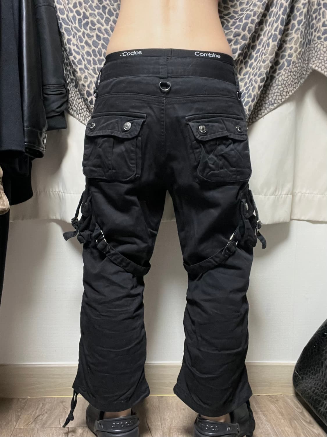 펑크 버클 디테일 블랙 카고팬츠 하프 상품이미지2