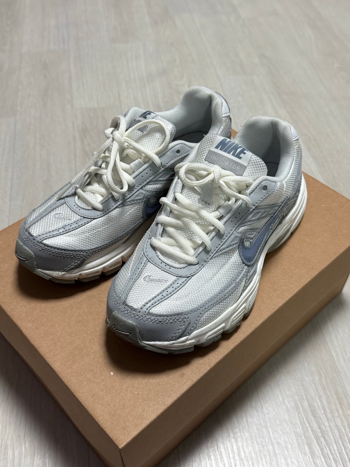 나이키 이니시에터 상품이미지1