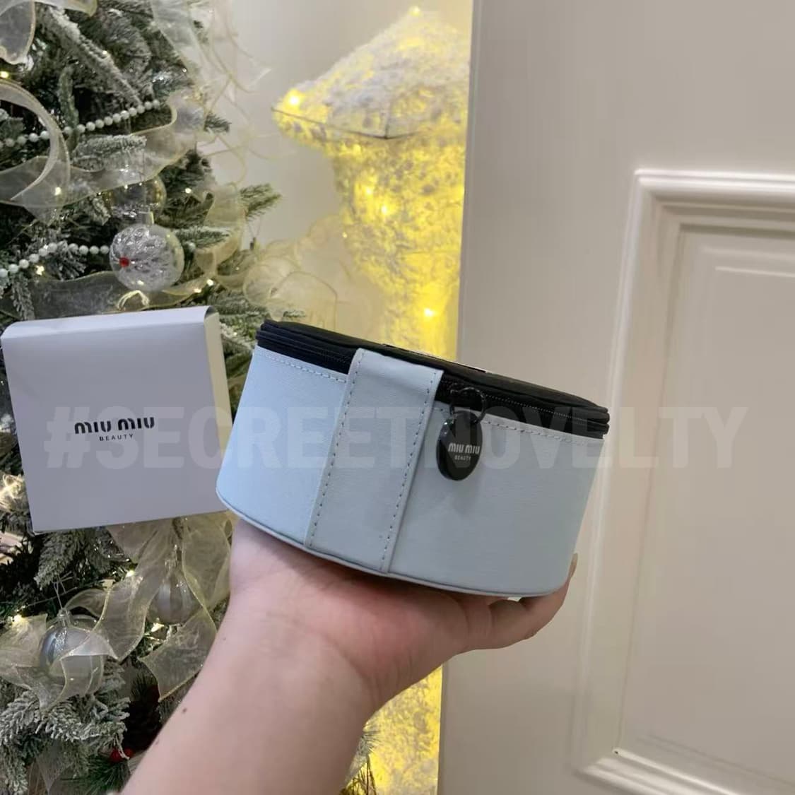 미우미우뷰티 신상 블루 원형 파우치 VIP 상품이미지5