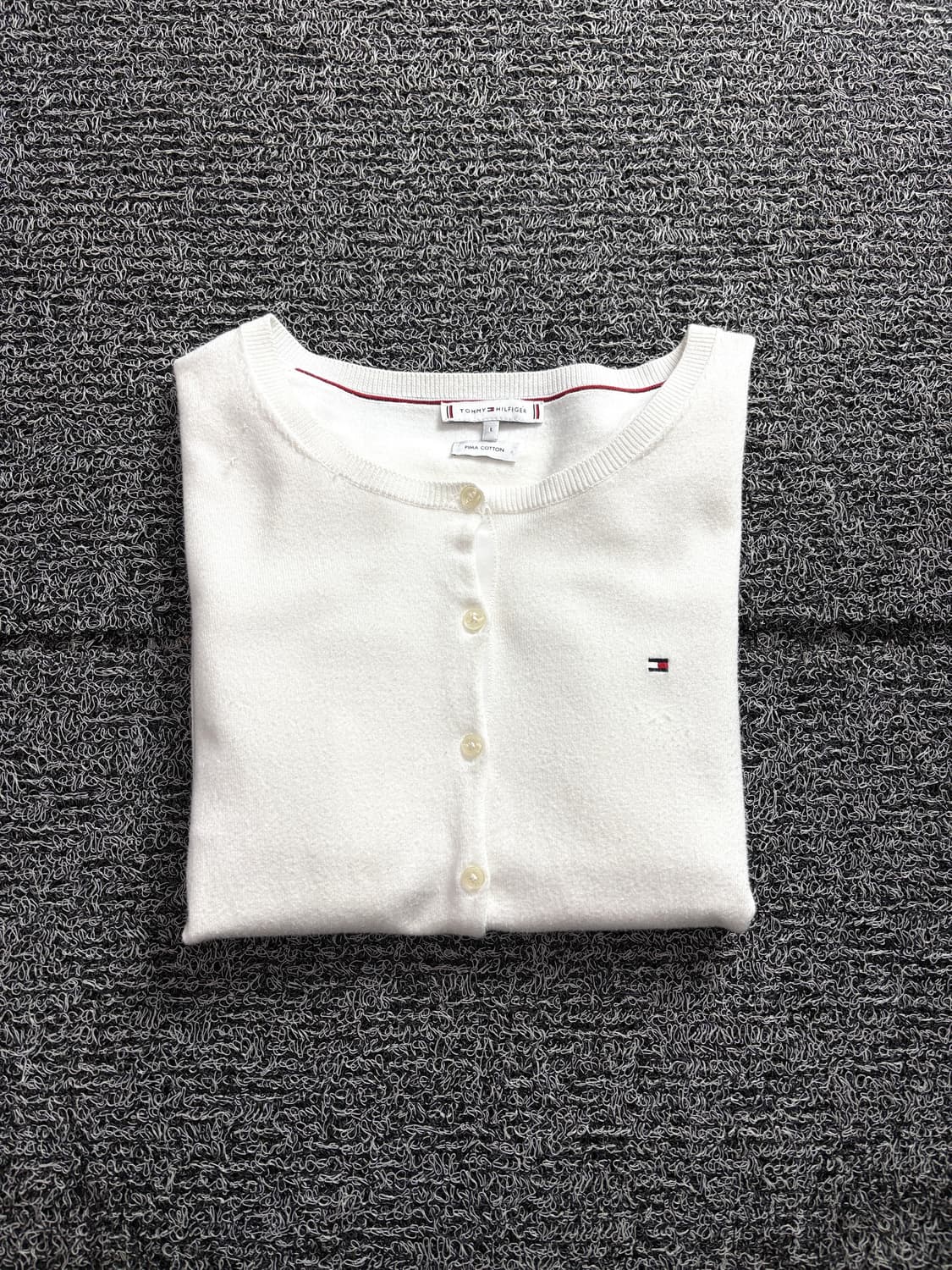 타미힐피거 우먼스 스몰로고 라운드넥 미니멀 가디건 3143 상품이미지1