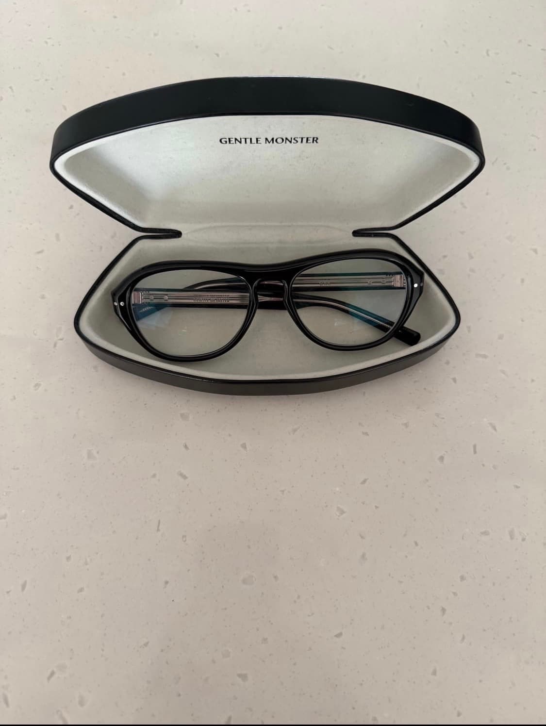 젠틀몬스터 오아 판매합니다 상품이미지1